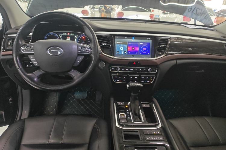 Used GAC Trumpchi GS8 2017 320T Two-Wheel Drive Luxury Smart Connectivity Version (7 Seats) Center Console