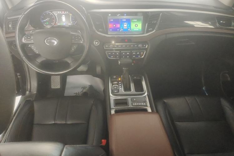 Used GAC Trumpchi GS8 2017 320T Two-Wheel Drive Luxury Smart Connectivity Version (7 Seats) Center Console