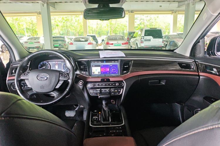 Used GAC Trumpchi GS8 2017 320T Two-Wheel Drive Luxury Smart Connectivity Version (7 Seats) Center Console