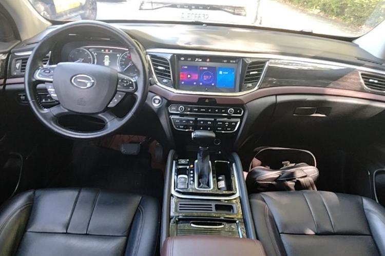 Used GAC Trumpchi GS8 2017 320T Two-Wheel Drive Luxury Edition (7 Seats) Center Console