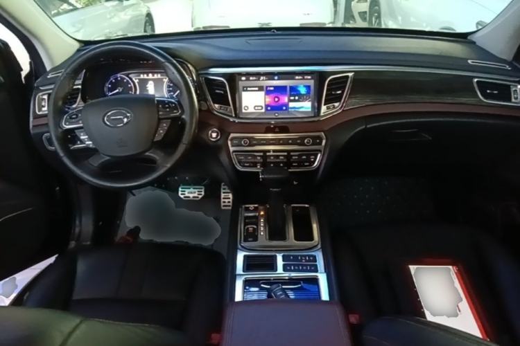 Used GAC Trumpchi GS8 2017 320T Two-Wheel Drive Luxury Smart Connectivity Version (7 Seats) Center Console