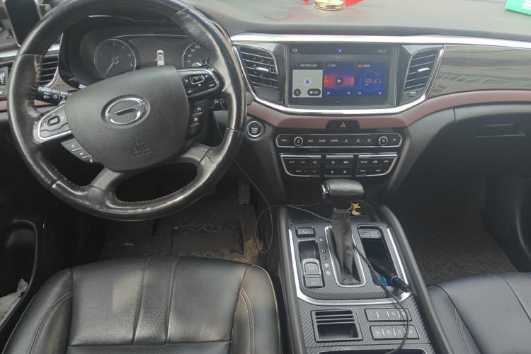 Used GAC Trumpchi GS8 2017 320T Two-Wheel Drive Luxury Smart Connectivity Version (7 Seats) Center Console
