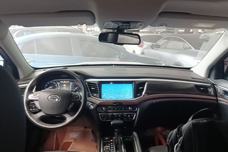 Used GAC Trumpchi GS8 2017 320T Two-Wheel Drive Luxury Smart Connectivity Version (7 Seats) Center Console
