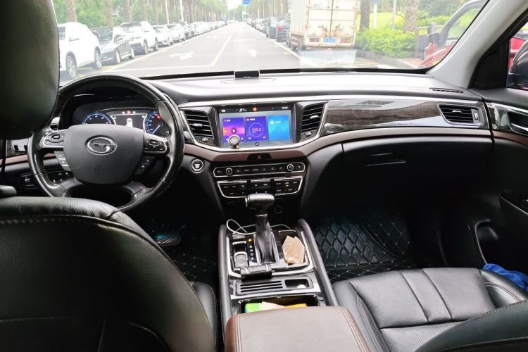 Used GAC Trumpchi GS8 2017 320T Two-Wheel Drive Luxury Edition (7 Seats) Center Console