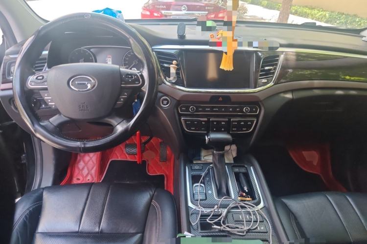 Used GAC Trumpchi GS8 2017 320T Two-Wheel Drive Luxury Smart Connectivity Version (7 Seats) Center Console