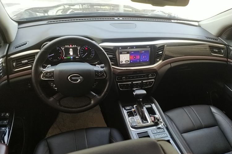 Used GAC Trumpchi GS8 2017 320T Two-Wheel Drive Luxury Smart Connectivity Version (7 Seats) Center Console
