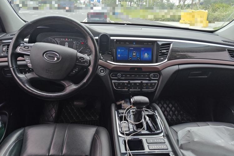 Used GAC Trumpchi GS8 2017 320T Two-Wheel Drive Luxury Smart Connectivity Version (7 Seats) Center Console