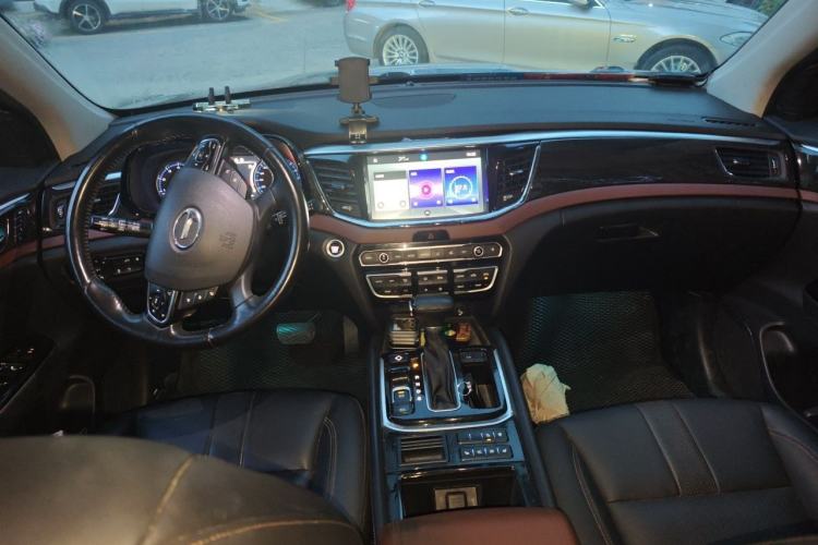 Used GAC Trumpchi GS8 2017 320T Two-Wheel Drive Prestige Version (7 Seats) Center Console