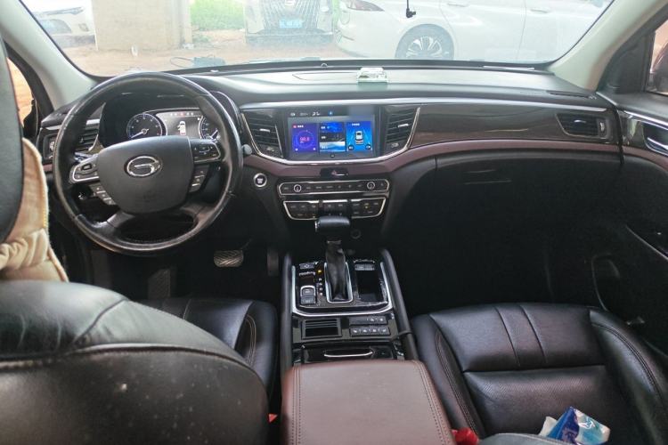 Used GAC Trumpchi GS8 2017 320T Two-Wheel Drive Luxury Smart Connectivity Version (7 Seats) Center Console