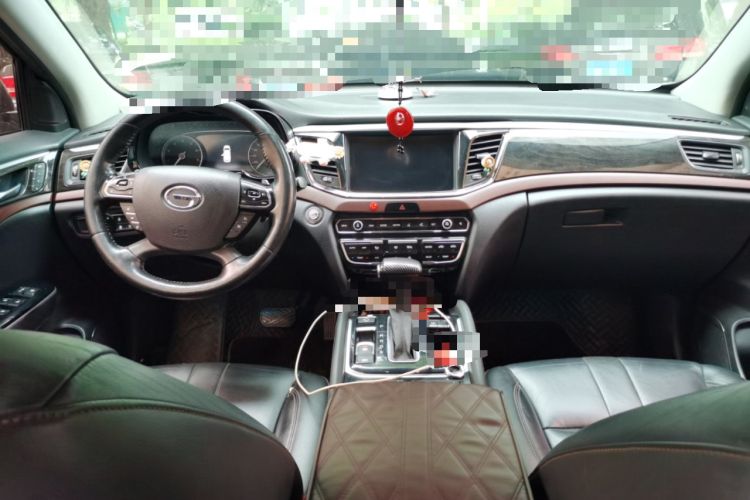 Used GAC Trumpchi GS8 2017 320T Two-Wheel Drive Luxury Smart Connectivity Version (7 Seats) Center Console
