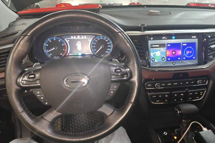 Used GAC Trumpchi GS8 2017 320T Two-Wheel Drive Luxury Smart Connectivity Version (7 Seats) Center Console