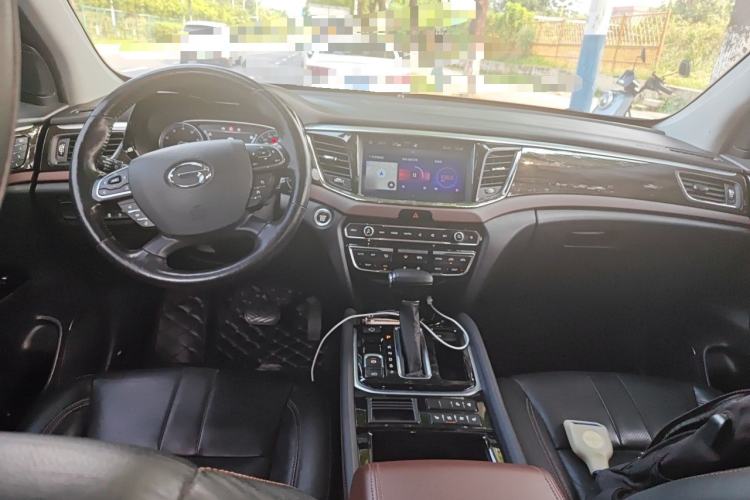 Used GAC Trumpchi GS8 2017 320T Two-Wheel Drive Luxury Smart Connectivity Version (7 Seats) Center Console