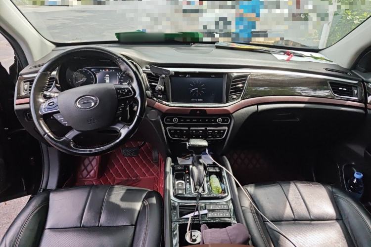 Used GAC Trumpchi GS8 2017 320T Two-Wheel Drive Luxury Smart Connectivity Version (7 Seats) Center Console