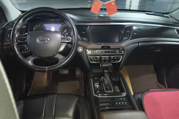 Used GAC Trumpchi GS8 2017 320T Two-Wheel Drive Luxury Smart Connectivity Version (7 Seats) Center Console
