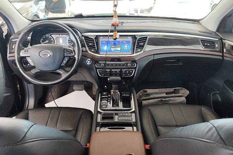 Used GAC Trumpchi GS8 2017 320T Two-Wheel Drive Luxury Smart Connectivity Version (7 Seats) Center Console