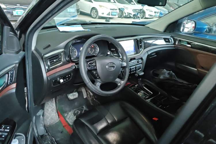 Used GAC Trumpchi GS8 2017 320T Two-Wheel Drive Luxury Smart Connectivity Version (7 Seats) Center Console