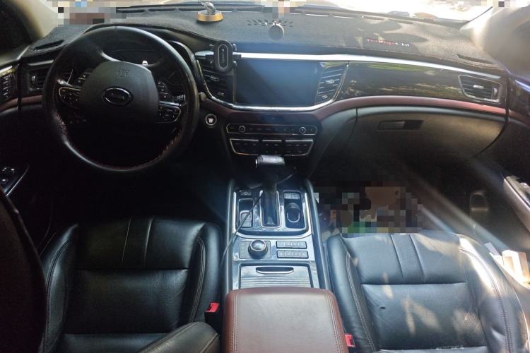 Used GAC Trumpchi GS8 2017 320T Four-Wheel Drive Luxury Smart Connectivity Version (7 Seats) Center Console