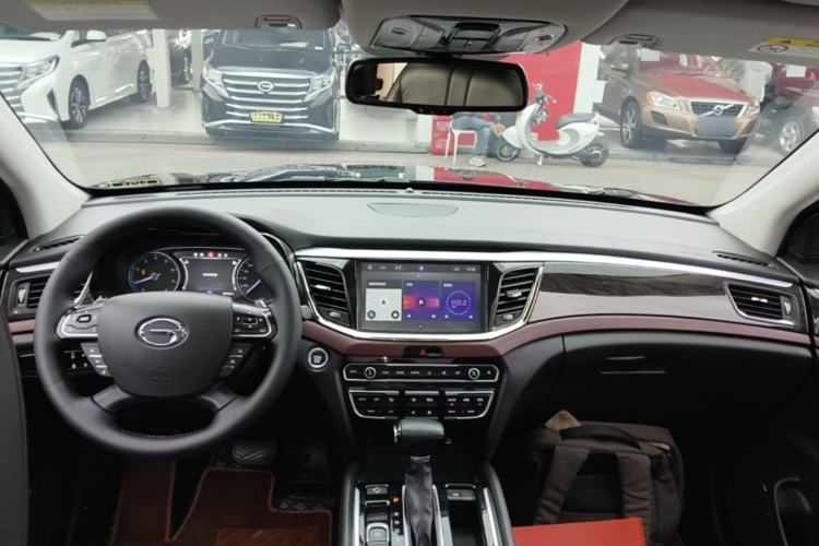 Used GAC Trumpchi GS8 2017 320T Four-Wheel Drive Luxury Smart Connectivity Version (7 Seats) Center Console