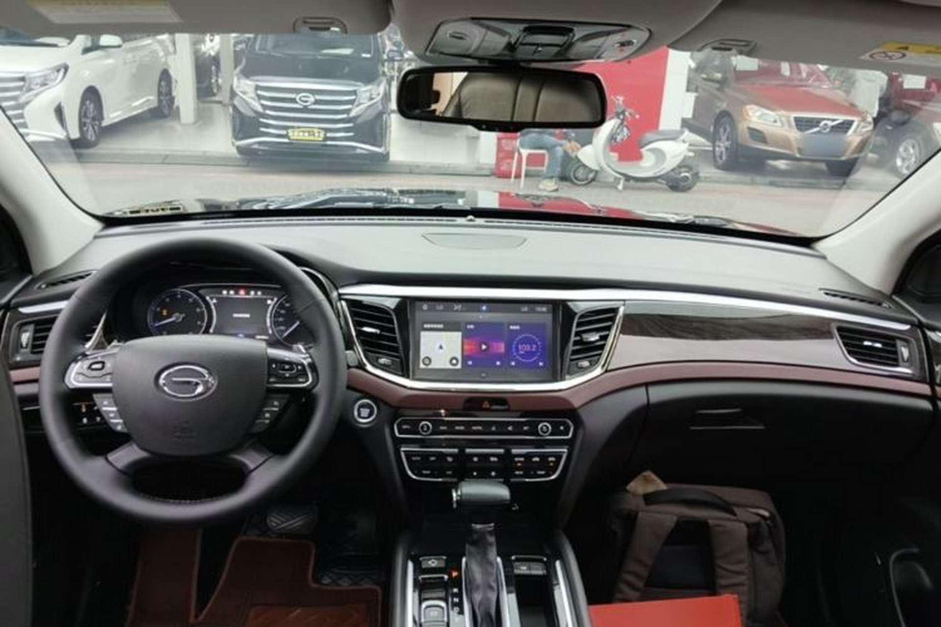 Used GAC Trumpchi GS8 2017 320T Four-Wheel Drive Luxury Smart Connectivity Version (7 Seats) Center Console