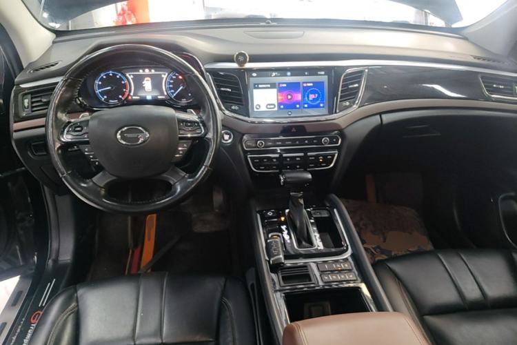 Used GAC Trumpchi GS8 2017 320T Two-Wheel Drive Luxury Smart Connectivity Version (7 Seats) Center Console