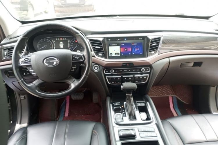 Used GAC Trumpchi GS8 2017 320T Two-Wheel Drive Luxury Smart Connectivity Version (7 Seats) Center Console