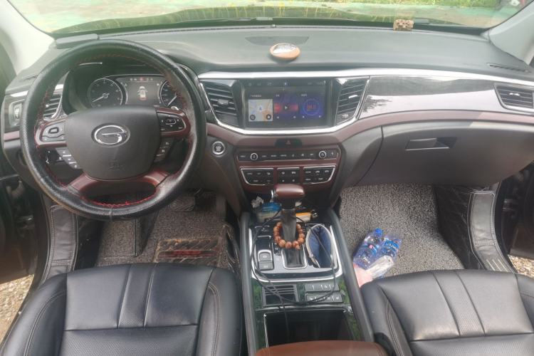 Used GAC Trumpchi GS8 2017 320T Two-Wheel Drive Luxury Smart Connectivity Version (7 Seats) Center Console