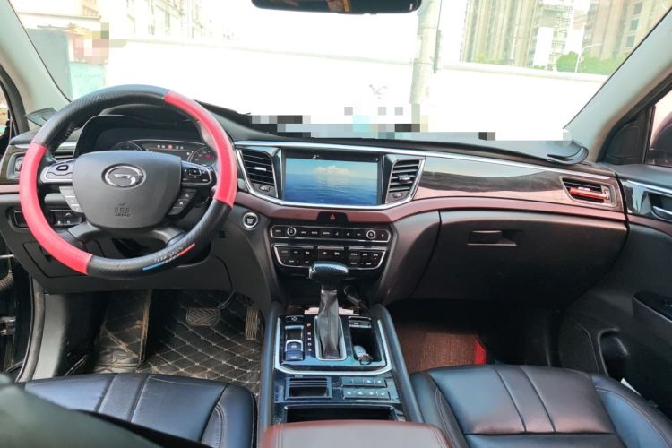 Used GAC Trumpchi GS8 2017 320T Two-Wheel Drive Luxury Smart Connectivity Version (7 Seats) Center Console