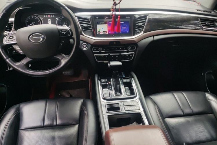 Used GAC Trumpchi GS8 2017 320T Two-Wheel Drive Luxury Smart Connectivity Version (7 Seats) Center Console