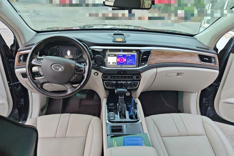 Used GAC Trumpchi GS8 2017 320T Two-Wheel Drive Luxury Smart Connectivity Version (7 Seats) Center Console