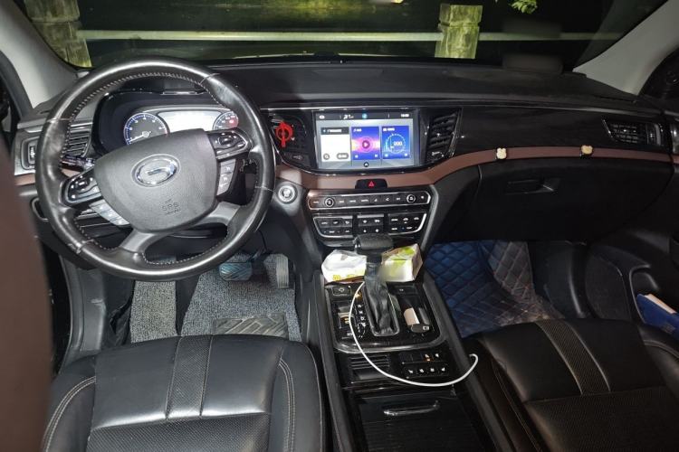 Used GAC Trumpchi GS8 2017 320T Two-Wheel Drive Luxury Smart Connectivity Version (7 Seats) Center Console