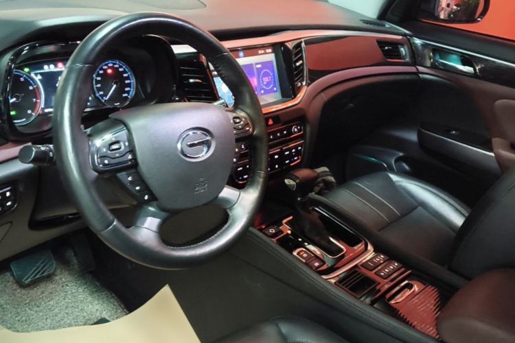 Used GAC Trumpchi GS8 2017 320T Two-Wheel Drive Prestige Version (7 Seats) Center Console
