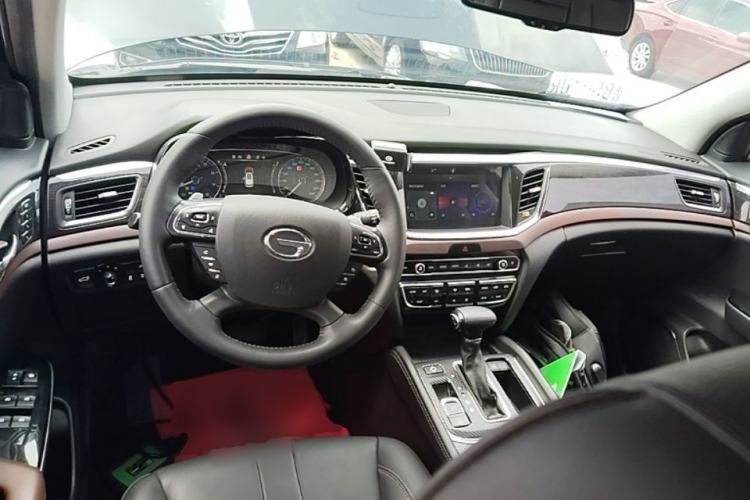 Used GAC Trumpchi GS8 2017 320T Two-Wheel Drive Luxury Smart Connectivity Version (7 Seats) Center Console