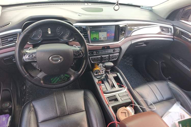 Used GAC Trumpchi GS8 2017 320T Two-Wheel Drive Luxury Smart Connectivity Version (7 Seats) Center Console