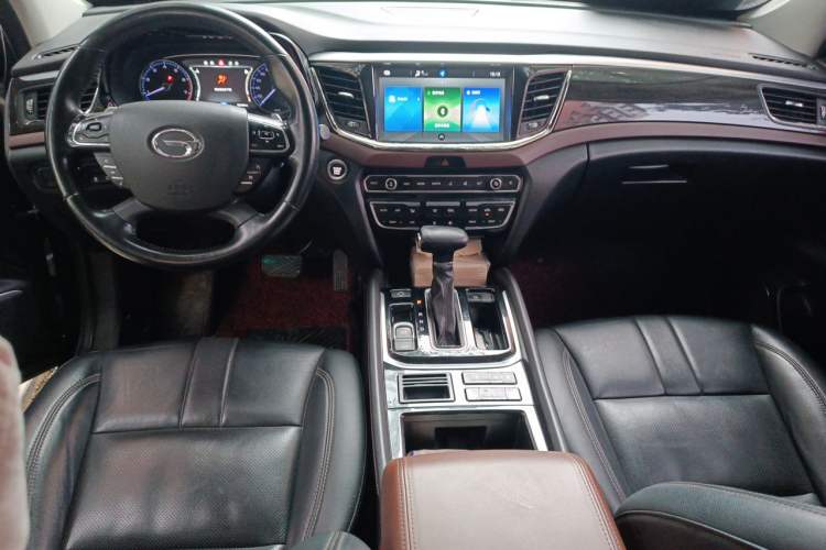 Used GAC Trumpchi GS8 2017 320T Two-Wheel Drive Luxury Smart Connectivity Version (7 Seats) Center Console