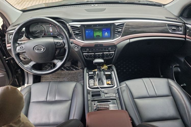 Used GAC Trumpchi GS8 2017 320T Two-Wheel Drive Luxury Smart Connectivity Version (7 Seats) Center Console