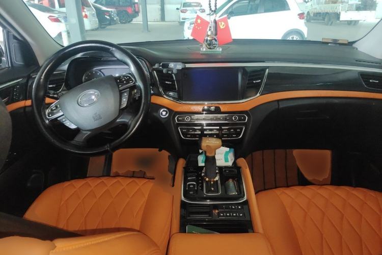 Used GAC Trumpchi GS8 2017 320T Two-Wheel Drive Luxury Smart Connectivity Version (7 Seats) Center Console
