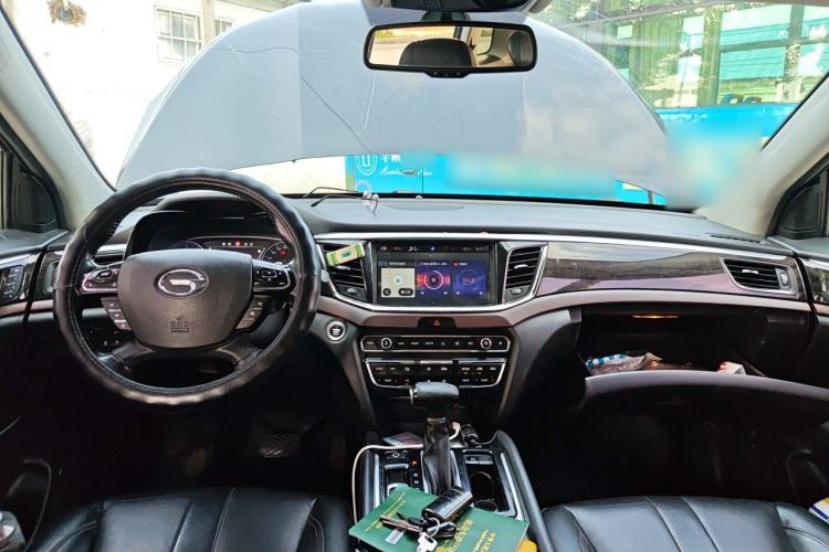 Used GAC Trumpchi GS8 2017 320T Two-Wheel Drive Luxury Smart Connectivity Version (7 Seats) Center Console