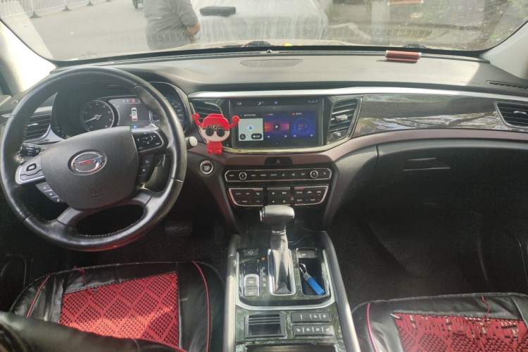 Used GAC Trumpchi GS8 2017 320T Two-Wheel Drive Luxury Smart Connectivity Version (7 Seats) Center Console