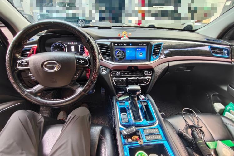 Used GAC Trumpchi GS8 2017 320T Two-Wheel Drive Luxury Smart Connectivity Version (7 Seats) Center Console