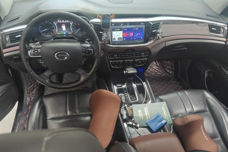 Used GAC Trumpchi GS8 2017 320T Two-Wheel Drive Luxury Smart Connectivity Version (7 Seats) Center Console