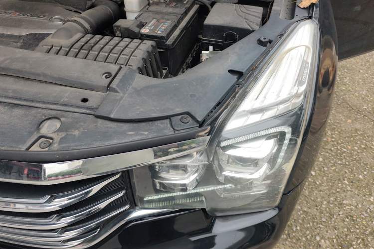 Used GAC Trumpchi GS8 2017 320T Two-Wheel Drive Luxury Smart Connectivity Version (7 Seats) Engine Bay Left