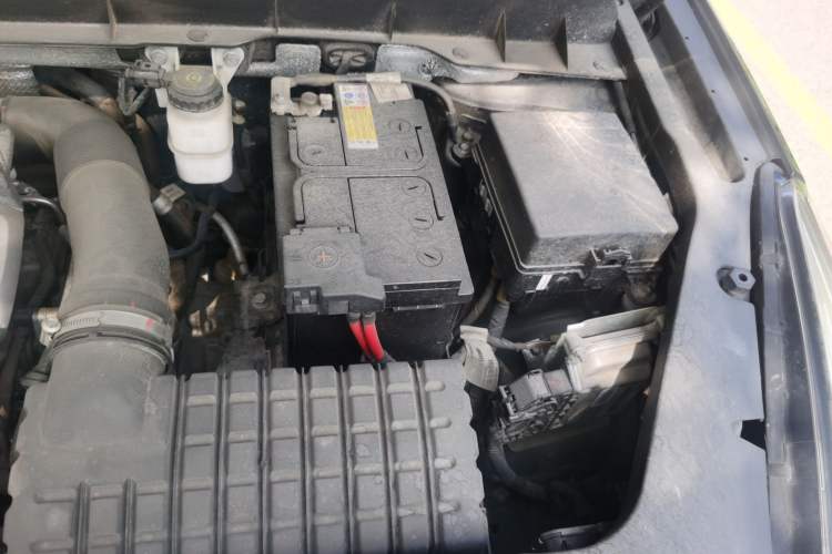 Used GAC Trumpchi GS8 2017 320T Two-Wheel Drive Luxury Smart Connectivity Version (7 Seats) Engine Bay Left