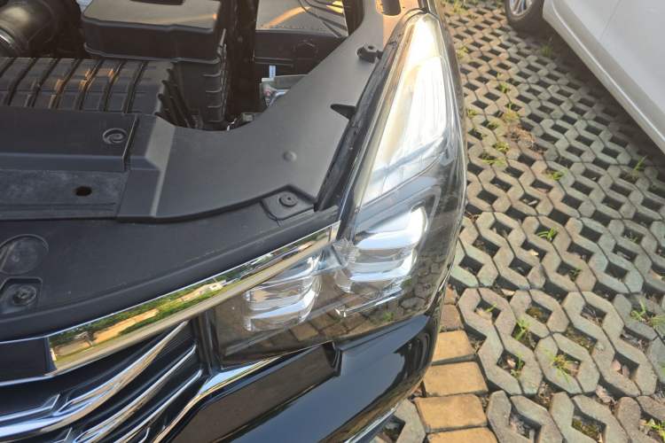 Used GAC Trumpchi GS8 2017 320T Four-Wheel Drive Luxury Smart Connectivity Version (7 Seats) Engine Bay Left