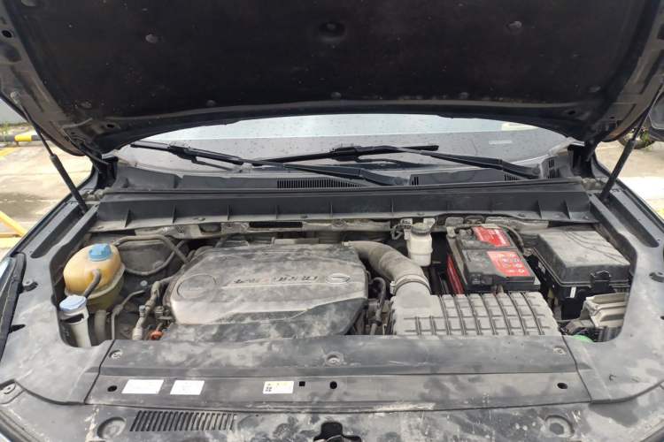Used GAC Trumpchi GS8 2017 320T Two-Wheel Drive Luxury Smart Connectivity Version (7 Seats) Engine Bay