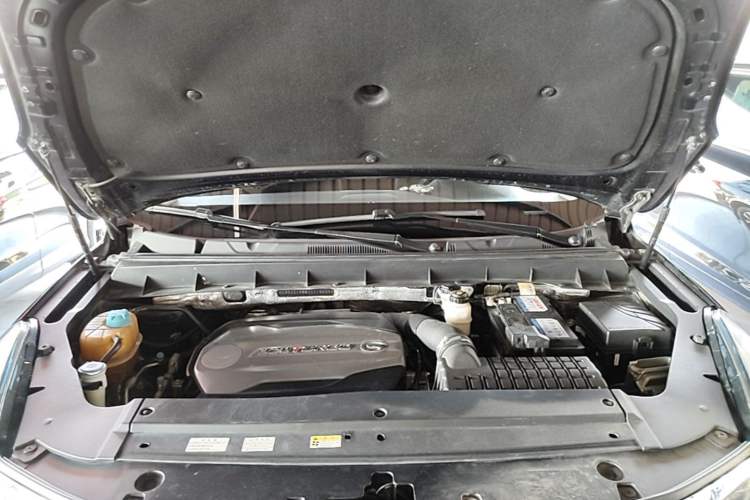 Used GAC Trumpchi GS8 2017 320T Two-Wheel Drive Luxury Smart Connectivity Version (7 Seats) Engine Bay