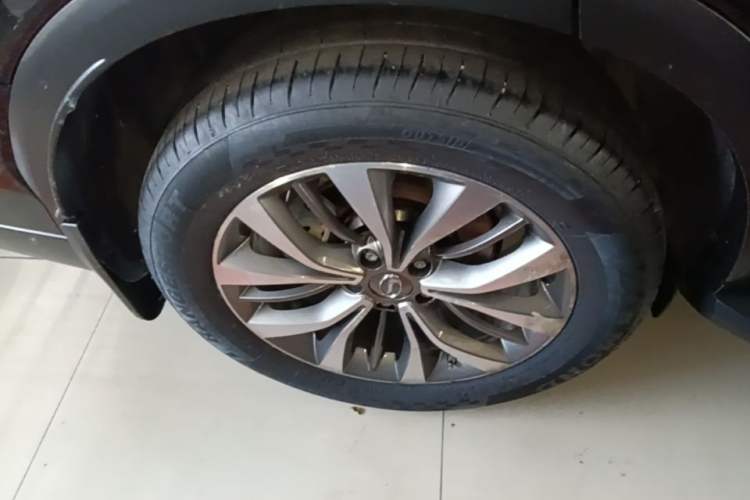 Used GAC Trumpchi GS8 2017 320T Two-Wheel Drive Luxury Smart Connectivity Version (7 Seats) Exterior 2