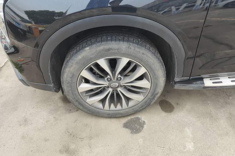 Used GAC Trumpchi GS8 2017 320T Two-Wheel Drive Luxury Smart Connectivity Version (7 Seats) Exterior 2