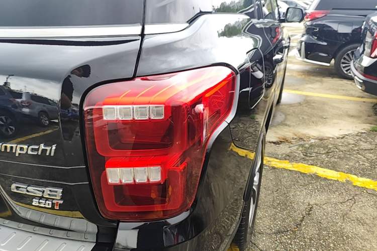 Used GAC Trumpchi GS8 2017 320T Two-Wheel Drive Luxury Smart Connectivity Version (7 Seats) Exterior 3
