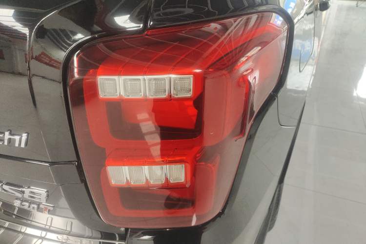 Used GAC Trumpchi GS8 2017 320T Two-Wheel Drive Luxury Smart Connectivity Version (7 Seats) Exterior 3