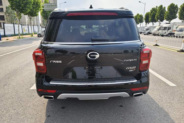 Used GAC Trumpchi GS8 2017 320T Two-Wheel Drive Luxury Smart Connectivity Version (7 Seats) Exterior 4